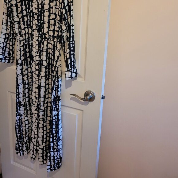 Size 9 Beautiful Navy and White ZARA Maxi Dress (great condition) - Picture 2 of 4